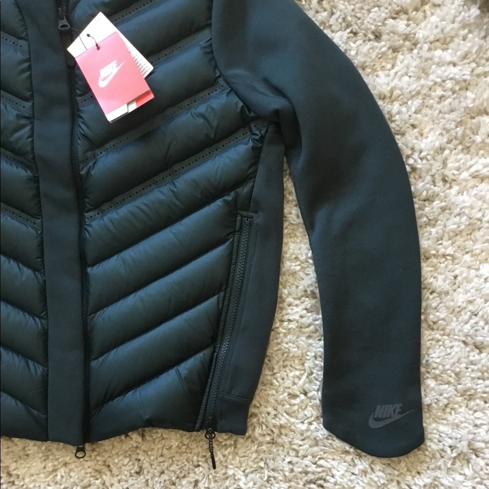 ✨NEW with tags NIKE jacket✨ - Picture 3 of 7